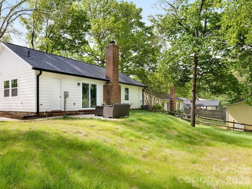 7606 Walnut Wood Drive, Charlotte, NC 28227.  MLS# CAR4363954, YatesRealty ID 14395. 