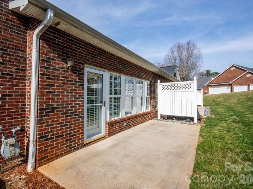1365 Royalty Circle, Statesville, NC 28625.  MLS# CAR4355141, YatesRealty ID 14398. 