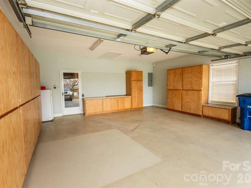 1365 Royalty Circle, Statesville, NC 28625.  MLS# CAR4355141, YatesRealty ID 14398. 