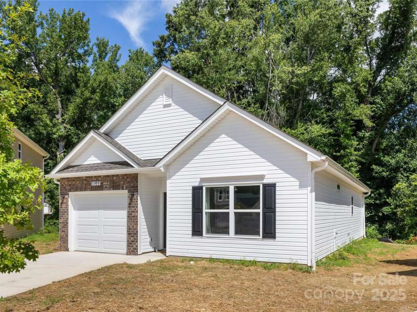 1149 Thayer Glen Court, Charlotte, NC 28213.  MLS# CAR4247486, YatesRealty ID 14399. 
