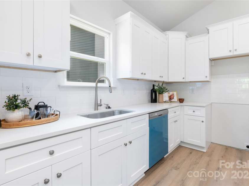 1149 Thayer Glen Court, Charlotte, NC 28213.  MLS# CAR4247486, YatesRealty ID 14399. 