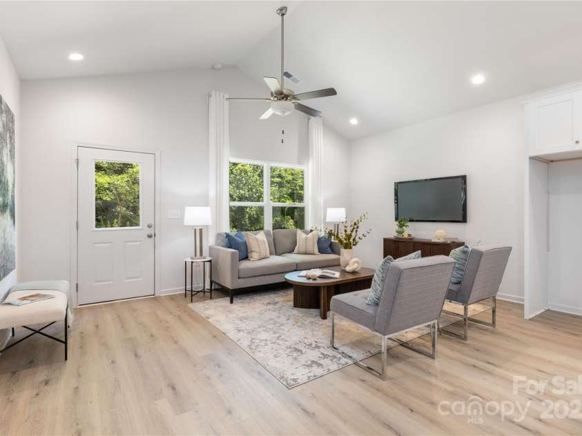 1149 Thayer Glen Court, Charlotte, NC 28213.  MLS# CAR4247486, YatesRealty ID 14399. 