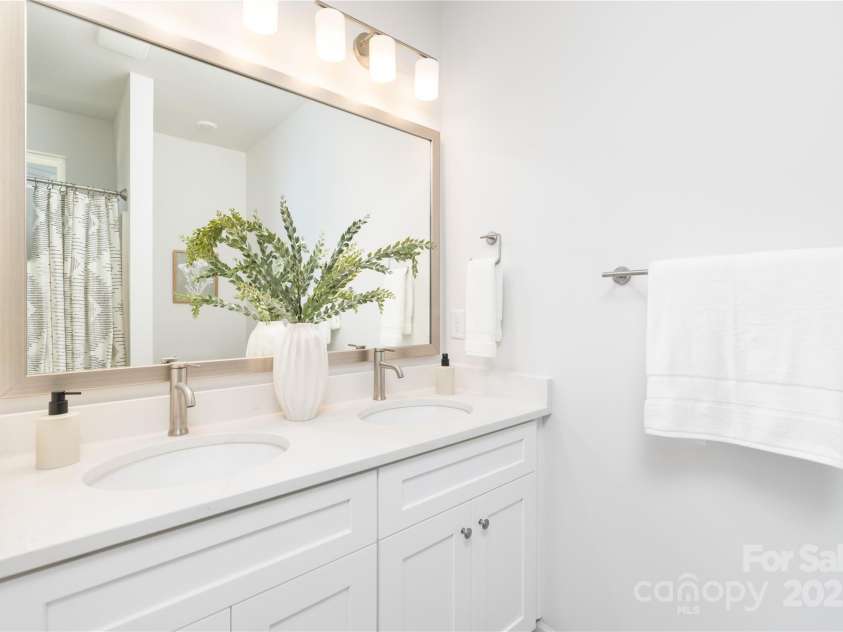 1149 Thayer Glen Court, Charlotte, NC 28213.  MLS# CAR4247486, YatesRealty ID 14399. 