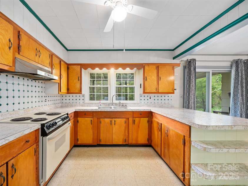 338 Sweet Creek Road, Bakersville, NC 28705.  MLS# CAR4310694, YatesRealty ID 144. 