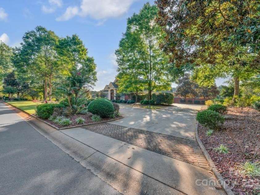 137 Clearcreek Drive, Boiling Springs, SC 29316.  MLS# CAR4322512, YatesRealty ID 1440. 