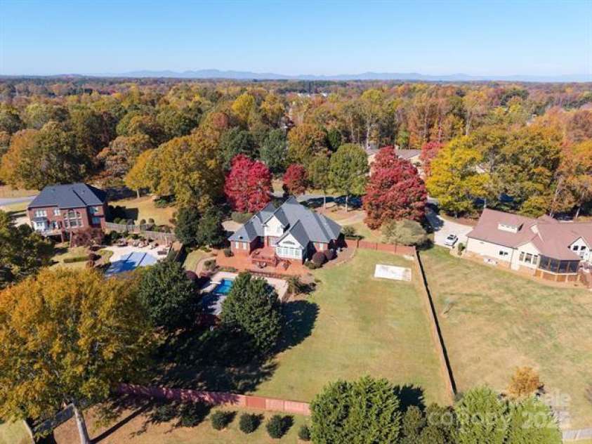 137 Clearcreek Drive, Boiling Springs, SC 29316.  MLS# CAR4322512, YatesRealty ID 1440. 