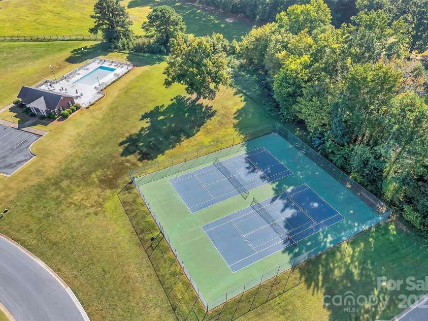 137 Clearcreek Drive, Boiling Springs, SC 29316.  MLS# CAR4322512, YatesRealty ID 1440. 