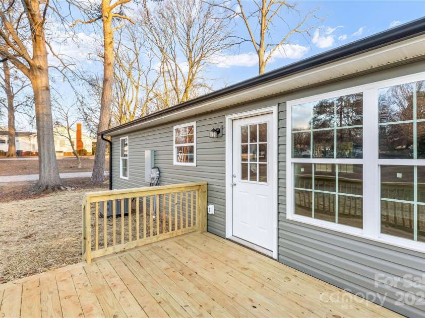 413 Peach Street, Kannapolis, NC 28083.  MLS# CAR4217605, YatesRealty ID 1440. 