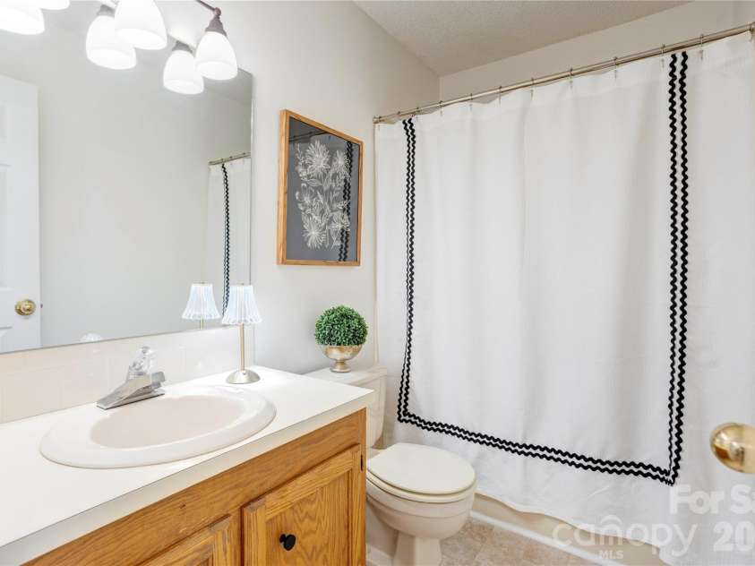 584 Sandringham Place, Concord, NC 28025.  MLS# CAR4359085, YatesRealty ID 14401. Full Bath - Upstairs