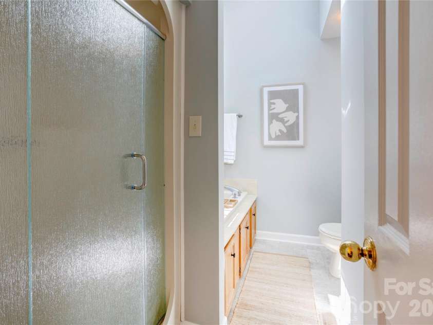 584 Sandringham Place, Concord, NC 28025.  MLS# CAR4359085, YatesRealty ID 14401. Luxury Bath