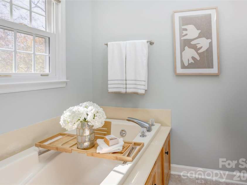 584 Sandringham Place, Concord, NC 28025.  MLS# CAR4359085, YatesRealty ID 14401. Primary Bath
