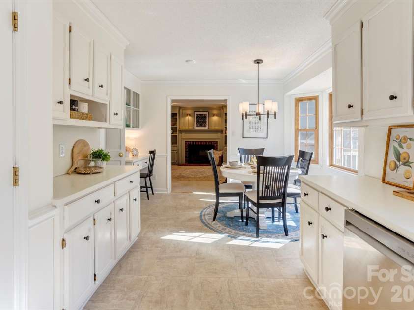 584 Sandringham Place, Concord, NC 28025.  MLS# CAR4359085, YatesRealty ID 14401. Tons of sunlight