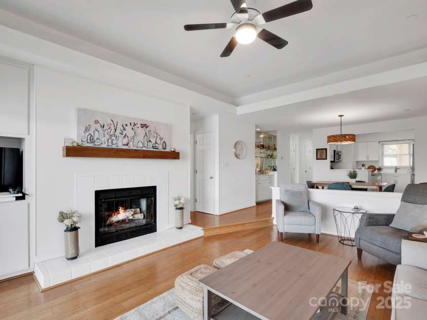 9808 Emerald Point Drive, Charlotte, NC 28278.  MLS# CAR4240611, YatesRealty ID 14401. 