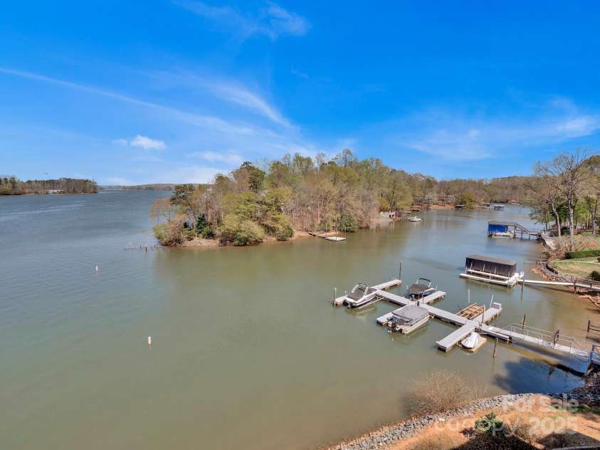 9808 Emerald Point Drive, Charlotte, NC 28278.  MLS# CAR4240611, YatesRealty ID 14401. 