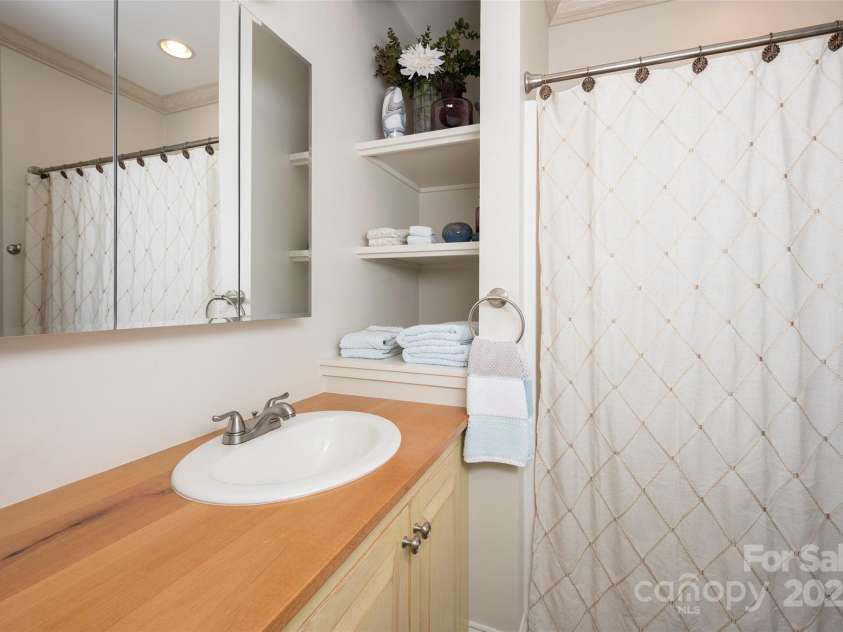 153 Finn Hollow Lane, Advance, NC 27006.  MLS# CAR4241337, YatesRealty ID 14402. Basement Apartment Bathroom 2 (of 2)