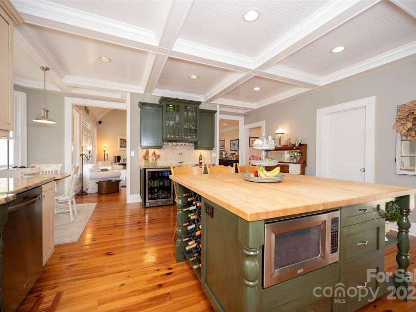 153 Finn Hollow Lane, Advance, NC 27006.  MLS# CAR4241337, YatesRealty ID 14402. Fabulous Wetbar with Vegetable Sink and Prep station, Beverage Frig, Granite Countertops