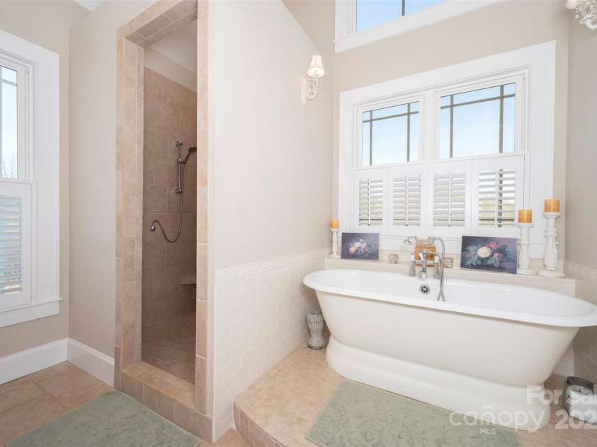 153 Finn Hollow Lane, Advance, NC 27006.  MLS# CAR4241337, YatesRealty ID 14402. Soaking Tub, PLantation Shutters