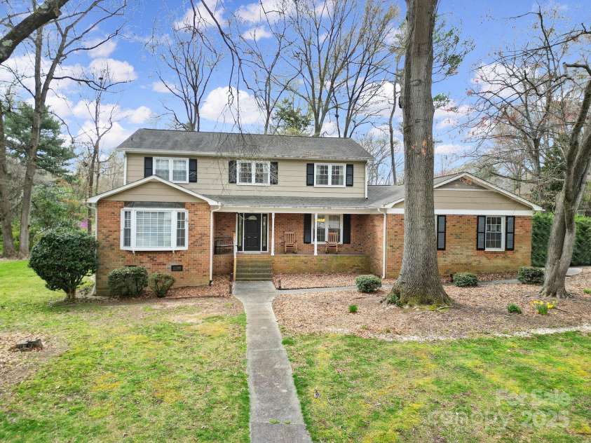 1501 Laurel Lane, Gastonia, NC 28054.  MLS# CAR4237228, YatesRealty ID 14406. 