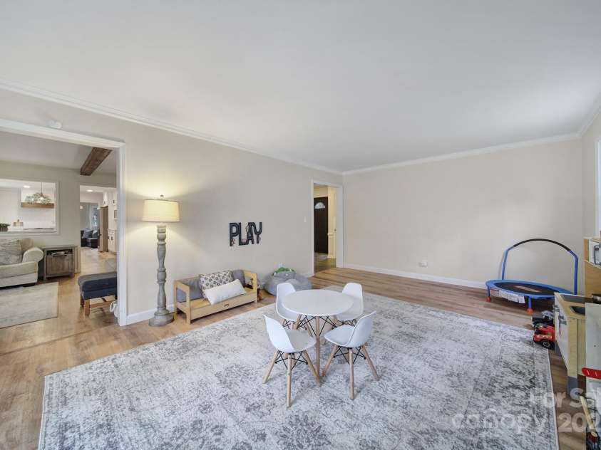 1501 Laurel Lane, Gastonia, NC 28054.  MLS# CAR4237228, YatesRealty ID 14406. 