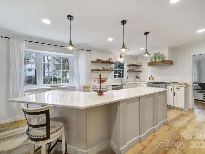 1501 Laurel Lane, Gastonia, NC 28054.  MLS# CAR4237228, YatesRealty ID 14406. 