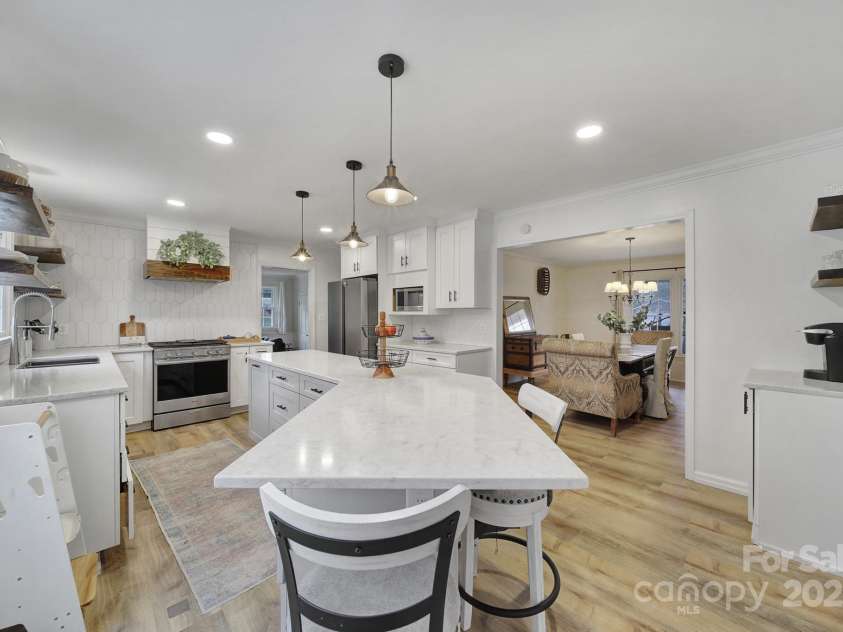 1501 Laurel Lane, Gastonia, NC 28054.  MLS# CAR4237228, YatesRealty ID 14406. 