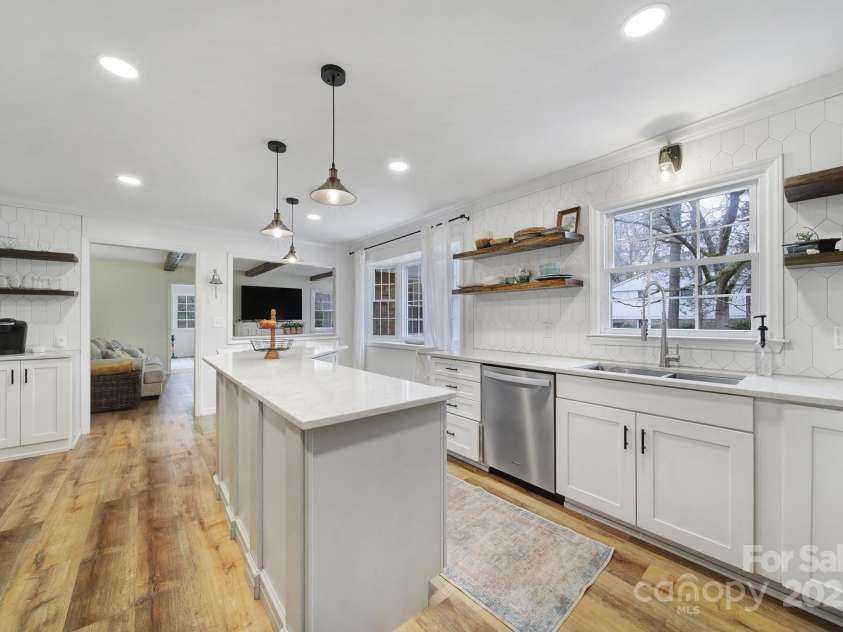 1501 Laurel Lane, Gastonia, NC 28054.  MLS# CAR4237228, YatesRealty ID 14406. 