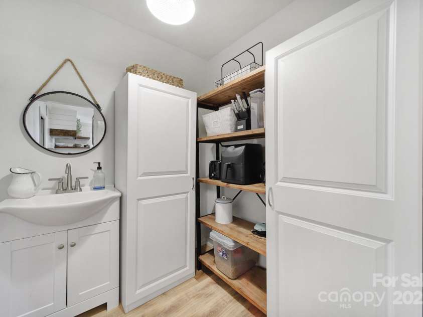 1501 Laurel Lane, Gastonia, NC 28054.  MLS# CAR4237228, YatesRealty ID 14406. 