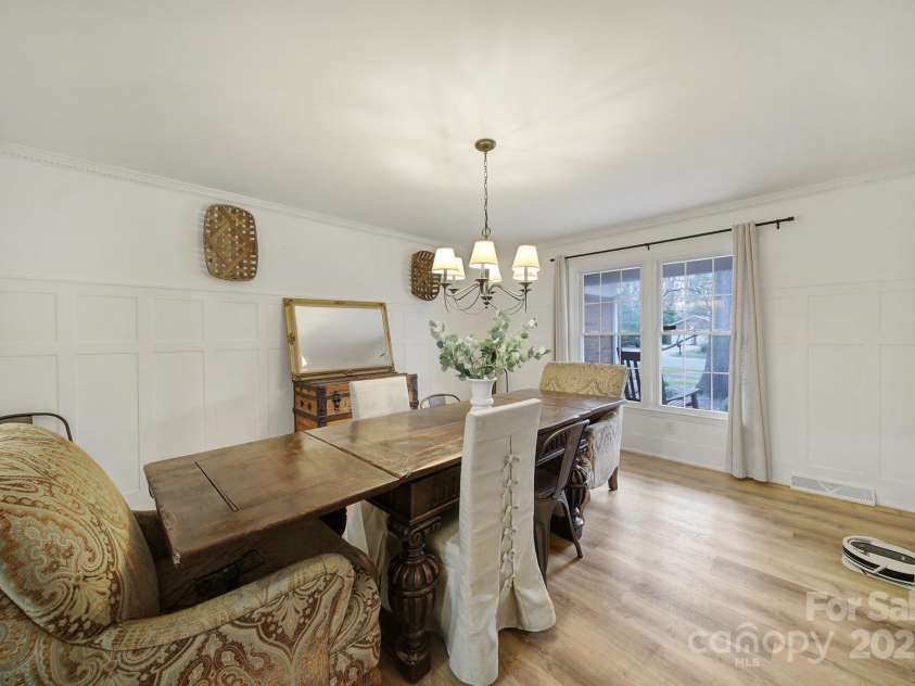 1501 Laurel Lane, Gastonia, NC 28054.  MLS# CAR4237228, YatesRealty ID 14406. 