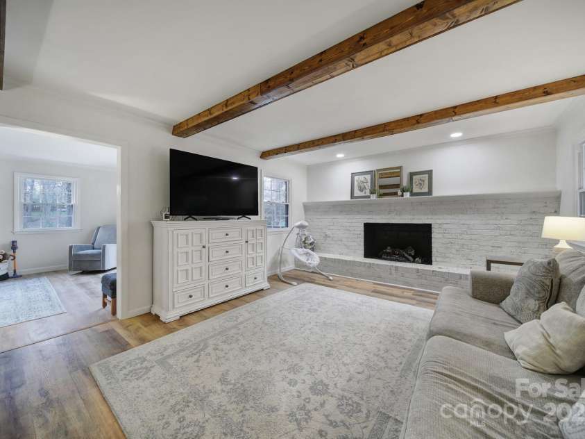 1501 Laurel Lane, Gastonia, NC 28054.  MLS# CAR4237228, YatesRealty ID 14406. 