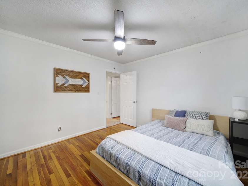 1501 Laurel Lane, Gastonia, NC 28054.  MLS# CAR4237228, YatesRealty ID 14406. 