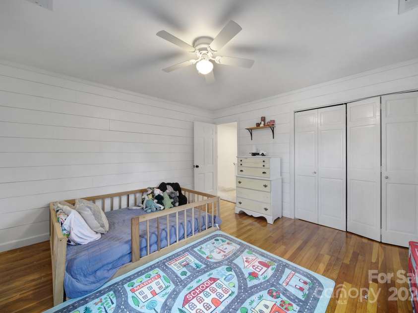 1501 Laurel Lane, Gastonia, NC 28054.  MLS# CAR4237228, YatesRealty ID 14406. 