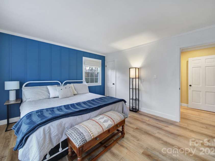 1501 Laurel Lane, Gastonia, NC 28054.  MLS# CAR4237228, YatesRealty ID 14406. 