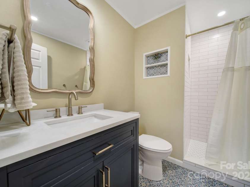 1501 Laurel Lane, Gastonia, NC 28054.  MLS# CAR4237228, YatesRealty ID 14406. 