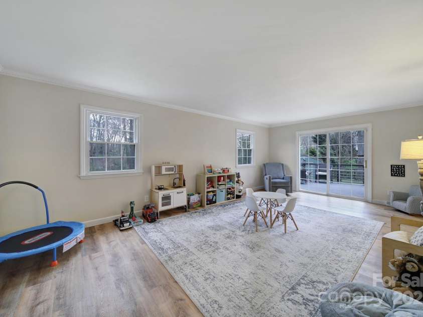 1501 Laurel Lane, Gastonia, NC 28054.  MLS# CAR4237228, YatesRealty ID 14406. 