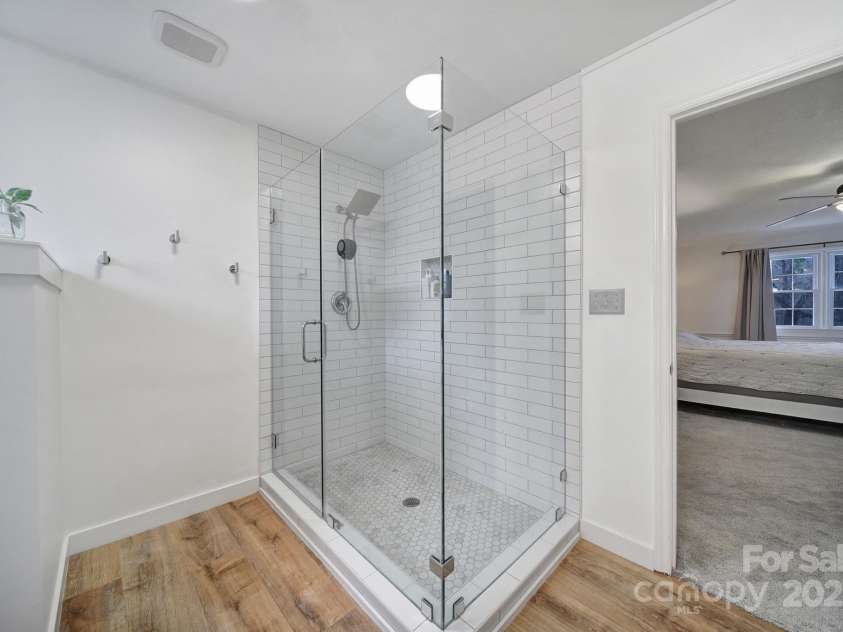 1501 Laurel Lane, Gastonia, NC 28054.  MLS# CAR4237228, YatesRealty ID 14406. 