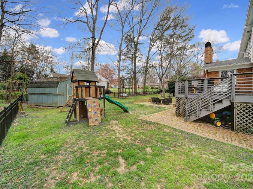 1501 Laurel Lane, Gastonia, NC 28054.  MLS# CAR4237228, YatesRealty ID 14406. 