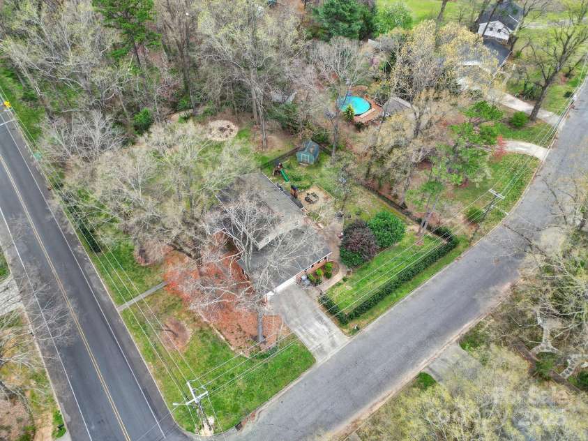 1501 Laurel Lane, Gastonia, NC 28054.  MLS# CAR4237228, YatesRealty ID 14406. 