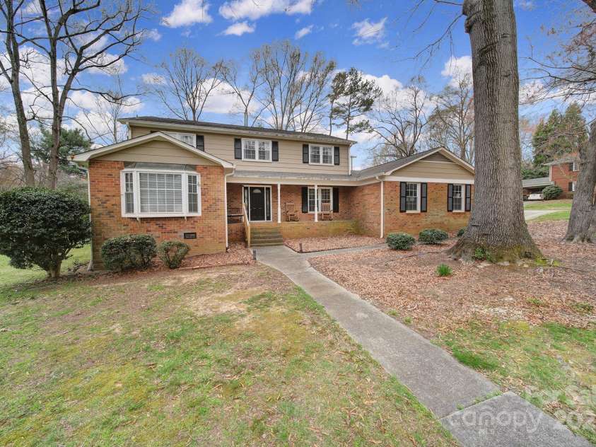 1501 Laurel Lane, Gastonia, NC 28054.  MLS# CAR4237228, YatesRealty ID 14406. 