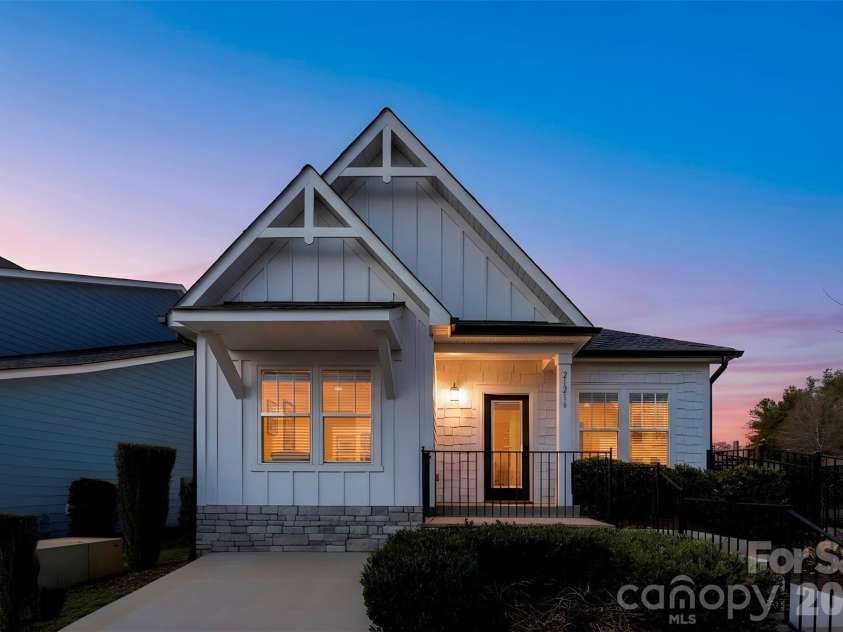 21216 Sanctuary Drive, Lancaster, SC 29720.  MLS# CAR4404469, YatesRealty ID 14406. 