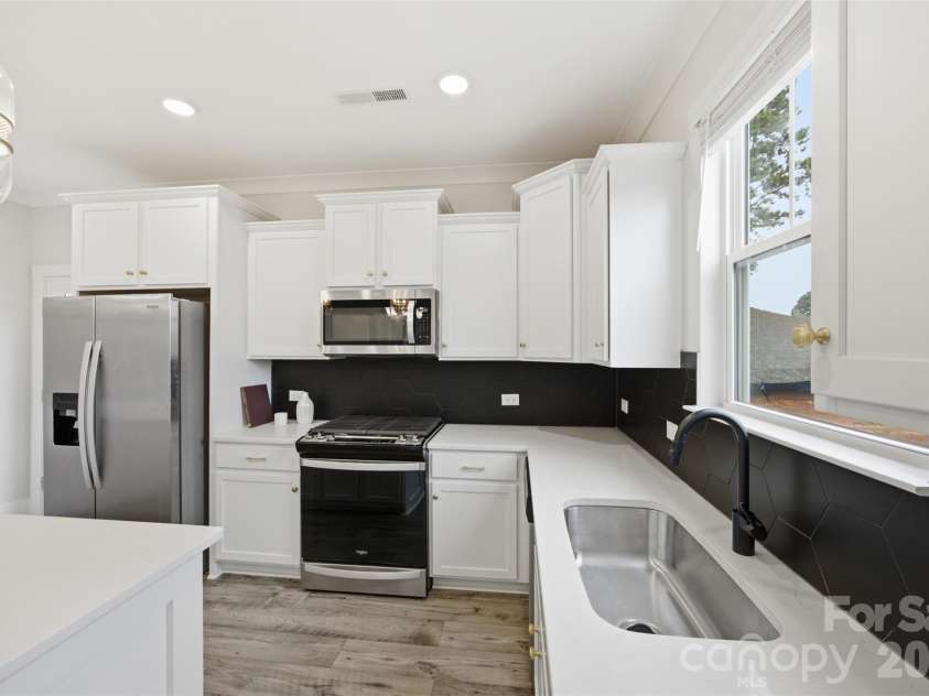 21216 Sanctuary Drive, Lancaster, SC 29720.  MLS# CAR4404469, YatesRealty ID 14406. 