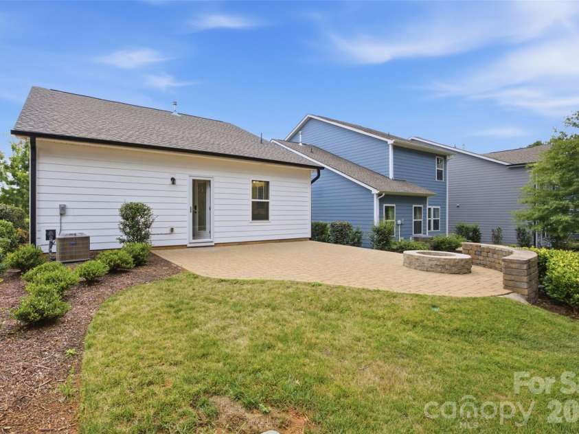 21216 Sanctuary Drive, Lancaster, SC 29720.  MLS# CAR4404469, YatesRealty ID 14406. 
