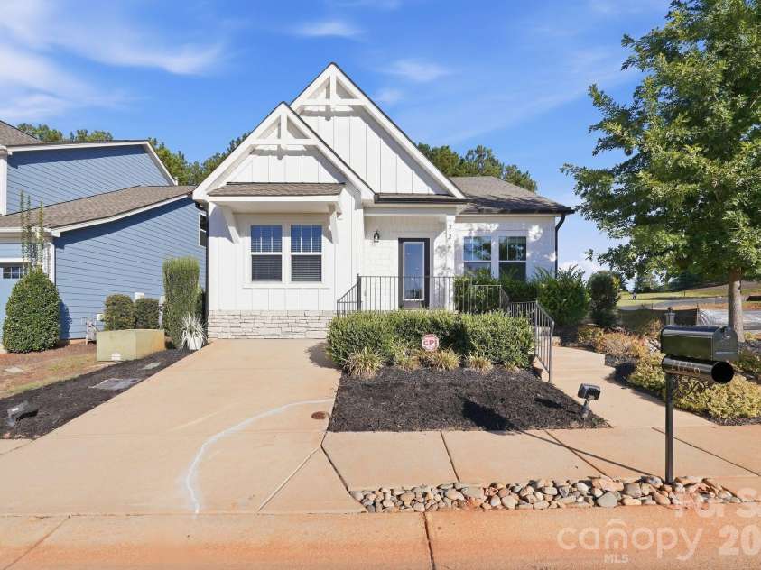 21216 Sanctuary Drive, Lancaster, SC 29720.  MLS# CAR4430850, YatesRealty ID 14406. 