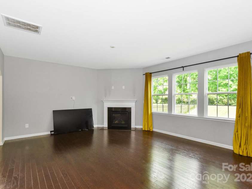 10417 Ebbets Road, Charlotte, NC 28273.  MLS# CAR4250742, YatesRealty ID 14407. Family Room