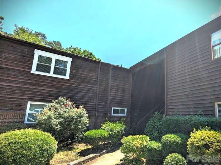 8021 Cedar Glen Drive, Charlotte, NC 28212.  MLS# CAR4357614, YatesRealty ID 14407. 