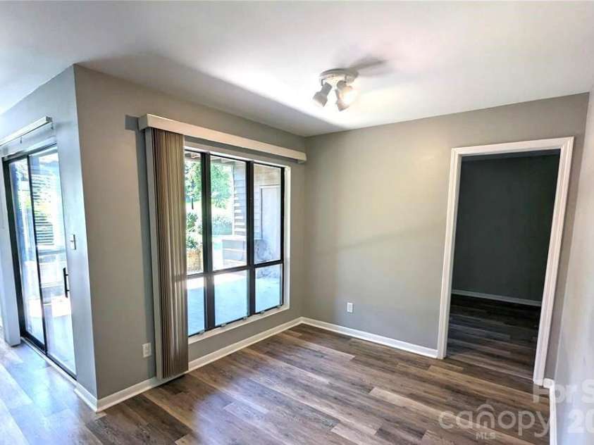 8021 Cedar Glen Drive, Charlotte, NC 28212.  MLS# CAR4357614, YatesRealty ID 14407. 