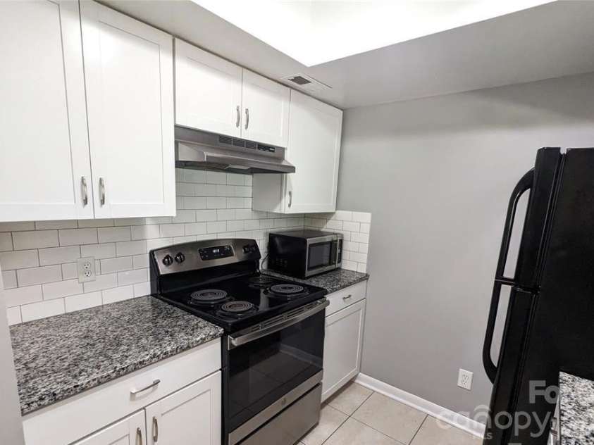 8021 Cedar Glen Drive, Charlotte, NC 28212.  MLS# CAR4357614, YatesRealty ID 14407. 
