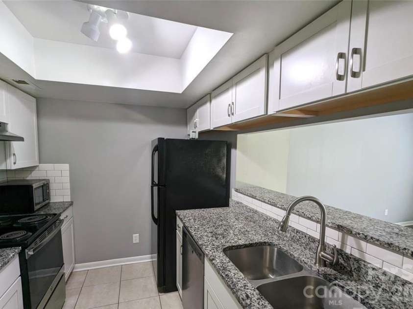 8021 Cedar Glen Drive, Charlotte, NC 28212.  MLS# CAR4357614, YatesRealty ID 14407. 