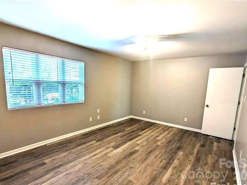 8021 Cedar Glen Drive, Charlotte, NC 28212.  MLS# CAR4357614, YatesRealty ID 14407. 