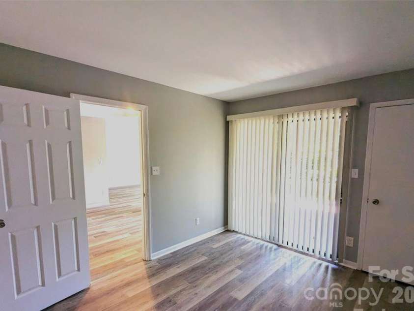8021 Cedar Glen Drive, Charlotte, NC 28212.  MLS# CAR4357614, YatesRealty ID 14407. 