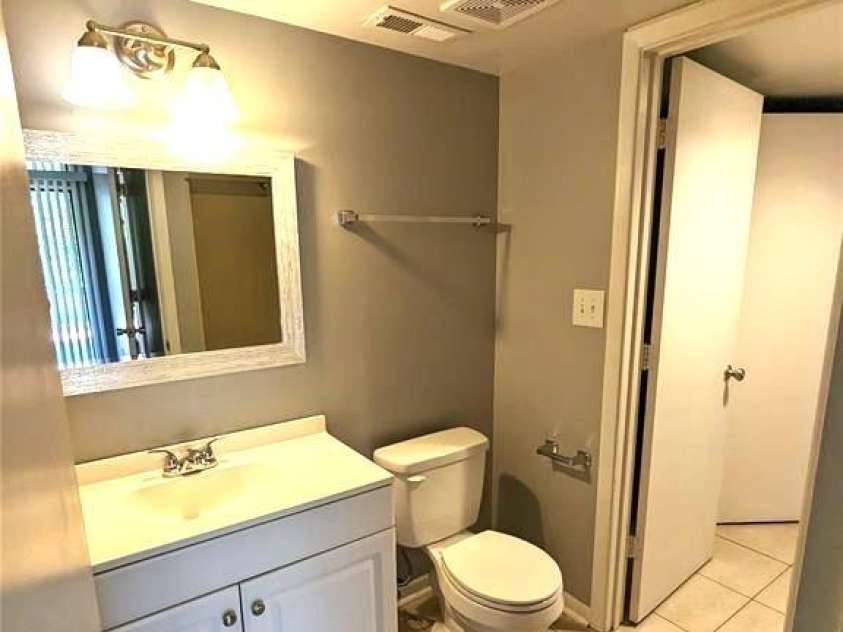 8021 Cedar Glen Drive, Charlotte, NC 28212.  MLS# CAR4357614, YatesRealty ID 14407. 
